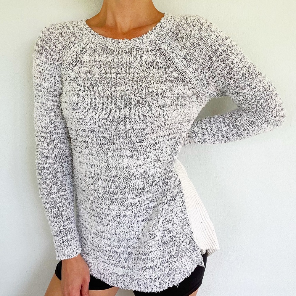 Gray white fuzzy textured knit crew neck sweater size medium